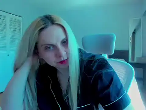 Laviora online show from May 31, 11:39 pm