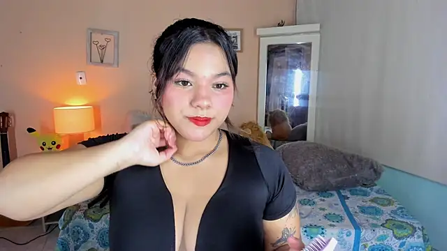 naomy ruiz  online show from May 26, 12:04 pm
