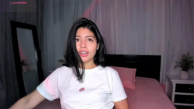 EvaSoto online show from July 8, 8:22 pm
