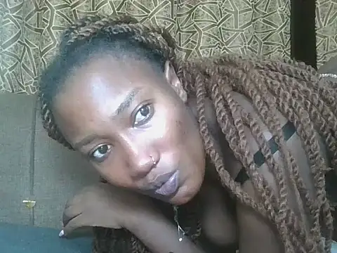 misspretty001 online show from July 18, 8:22 pm