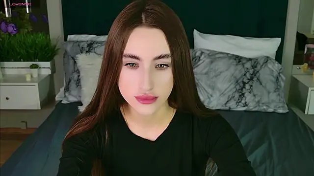 MadisonRen online show from May 29, 8:23 am