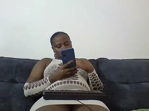 remmy luna2 online show from May 31, 6:42 pm