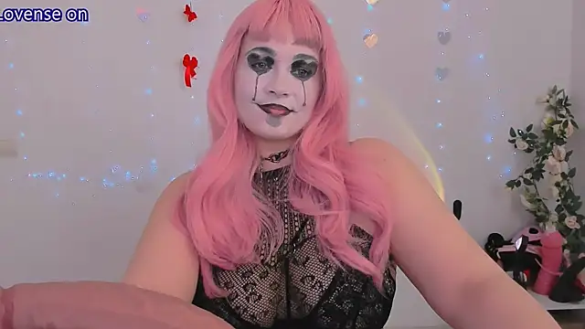evilla brill  online show from May 31, 10:21 am