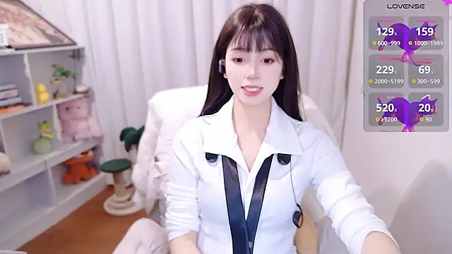 August cat online show from July 13, 9:48 pm