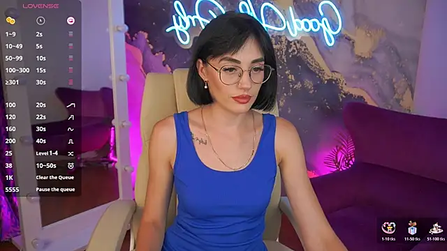 EviiLune online show from July 6, 8:33 pm