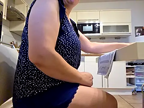 marianamely online show from July 17, 4:39 am