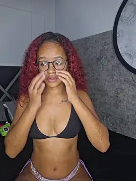 Zoee-Ross online show from May 31, 10:21 am