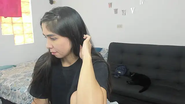 lia kos online show from July 30, 8:21 pm