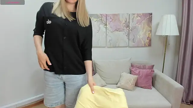 RoxyReignn online show from July 14, 10:03 pm
