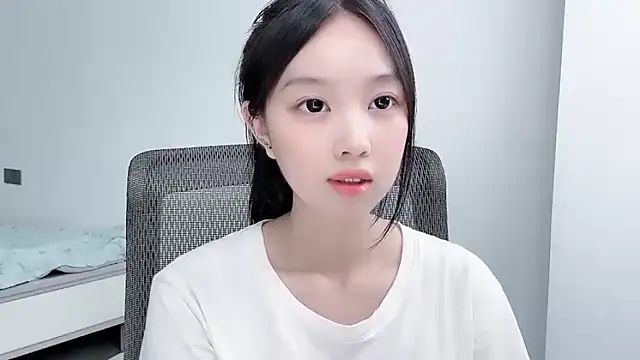 Yoyo33355 online show from July 14, 11:15 am