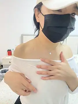 momo-wu online show from May 31, 6:03 pm