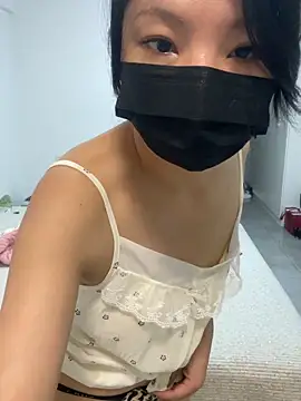 momo-wu online show from June 1, 6:20 pm