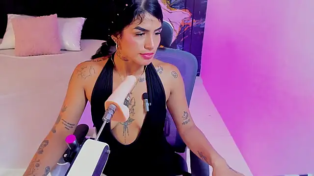 Alanna Wild online show from June 20, 8:01 pm
