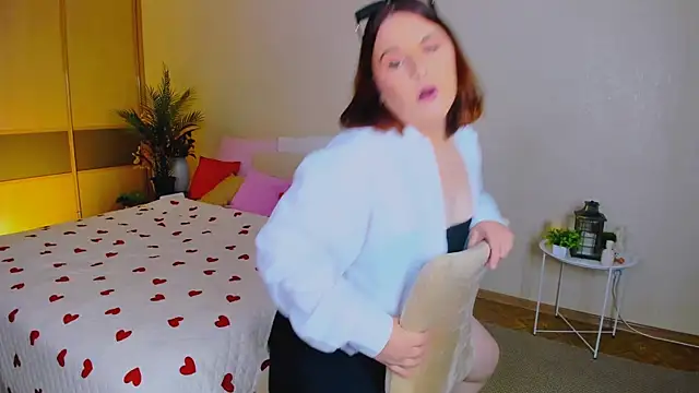OliviaTwens online show from July 6, 9:03 am