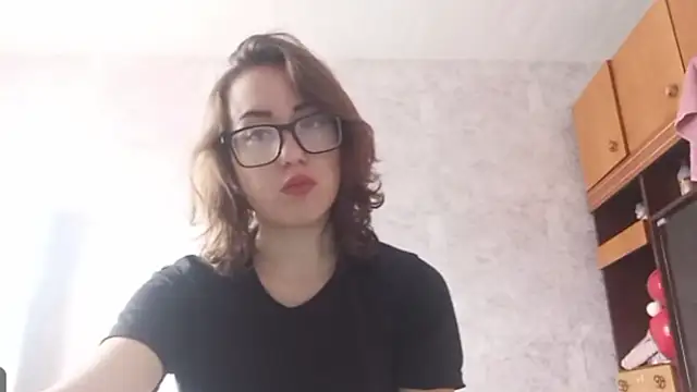 OliviaMoment online show from July 18, 8:17 am