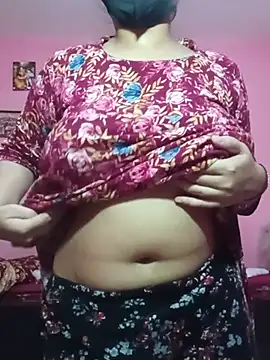 juulliiee online show from June 4, 2:32 pm