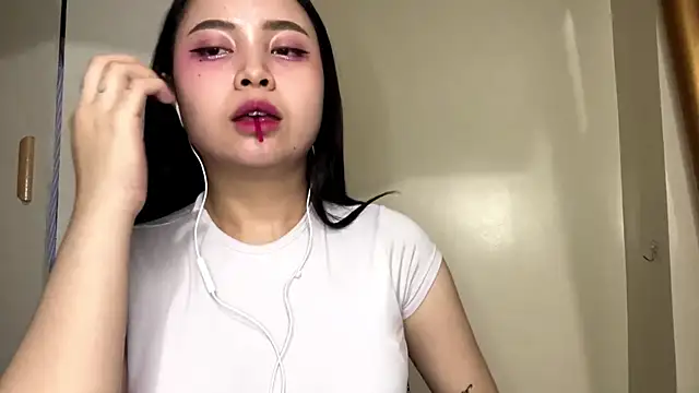 KrystaDonnellan online show from June 1, 11:12 am