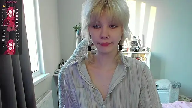 voguecaroline online show from June 11, 5:43 pm