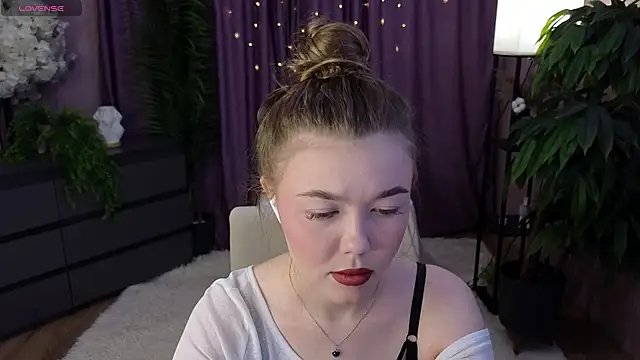 Lina deels online show from June 25, 7:37 pm