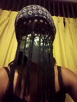 Snapshot of queen_shelly chatting on June 11, 6:49 pm queen shelly online show from June 11, 6:49 pm