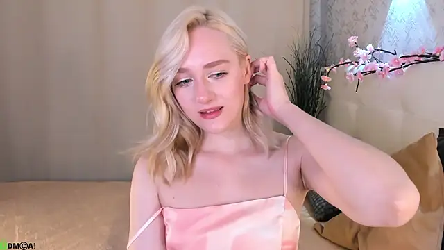 Chloe-Deccer online show from June 25, 1:38 am