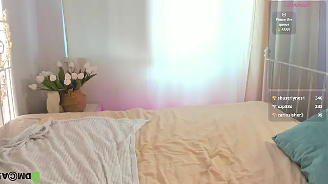 Chloe-Deccer online show from July 7, 7:23 am