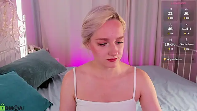 Chloe-Deccer online show from August 1, 1:51 am