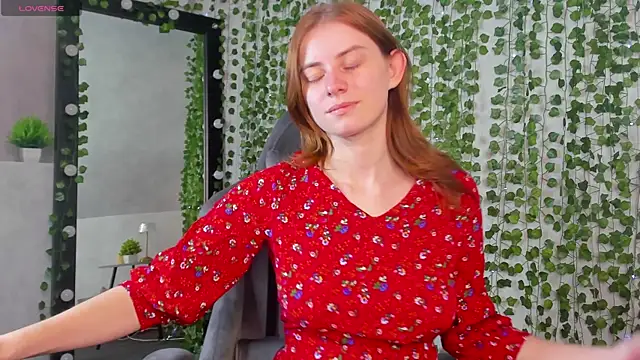 Lilli Rivera online show from July 12, 1:06 am