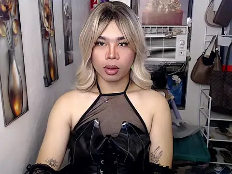 Horny HoneyX online show from July 14, 12:33 am