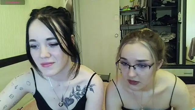Mia Ellis online show from July 19, 11:34 am