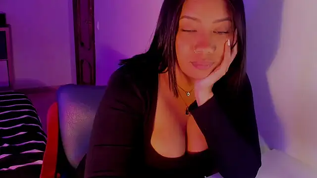 NicolePasqualott online show from April 11, 7:50 pm