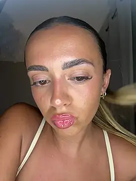 Harrietbronzex online show from June 20, 12:25 am