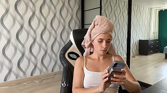 Miss Luna meow online show from July 7, 8:40 am