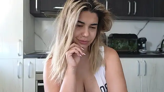 heysianna online show from August 3, 1:28 pm