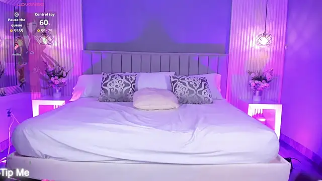 LissaBrown  online show from July 15, 7:40 pm