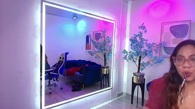 Silvana lane online show from July 28, 8:52 pm