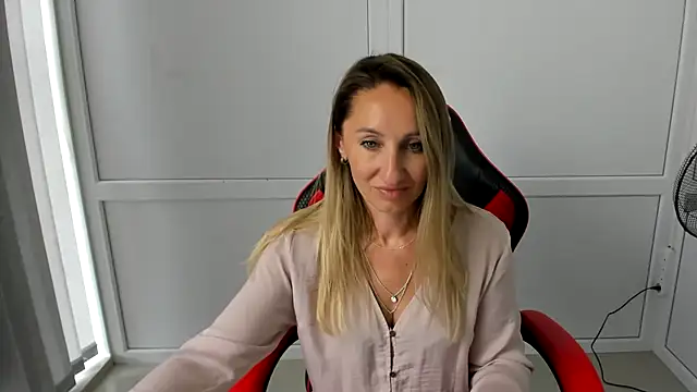 LilyDreamm online show from July 21, 12:50 pm