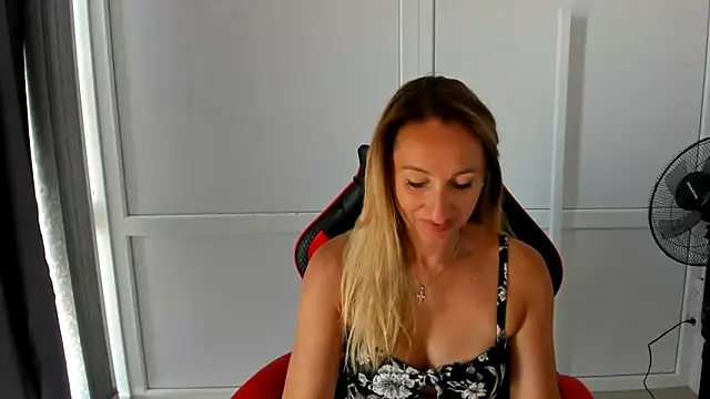 LilyDreamm online show from June 28, 6:20 am