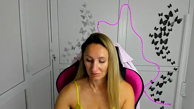 LilyDreamm online show from July 23, 6:32 am