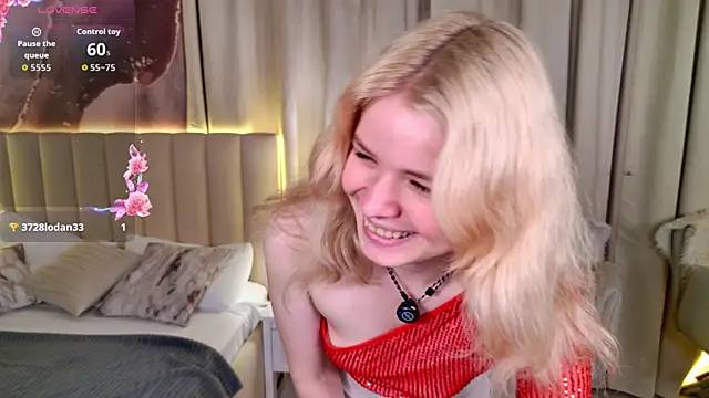 ChloeWells online show from July 4, 3:57 am