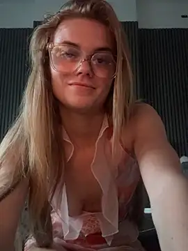 TaliaWhiteX online show from June 25, 8:32 pm