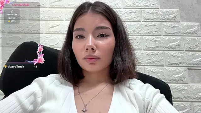 HolliMalory online show from July 3, 9:10 pm