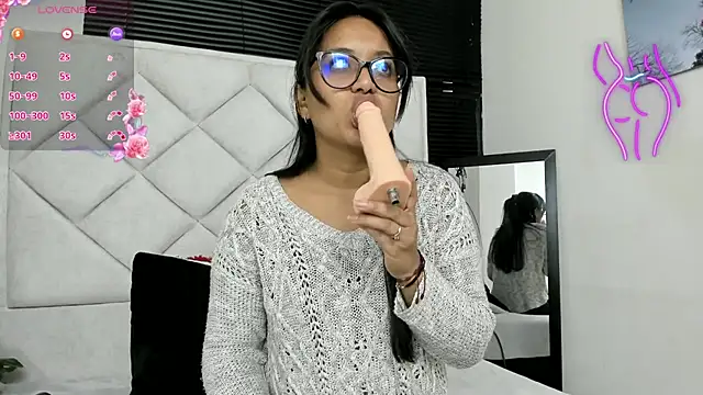 azul moonn online show from July 11, 4:23 am
