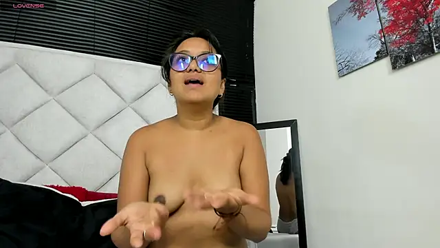 azul moonn online show from July 12, 4:24 am