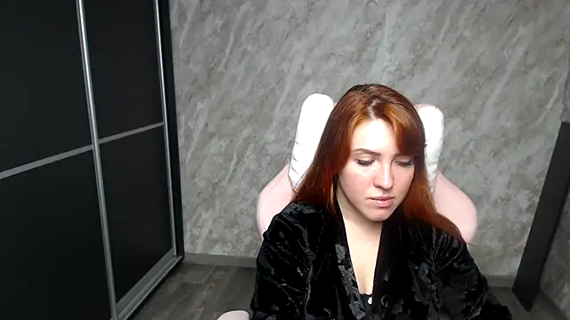 Reginasmilee online show from February 6, 8:50 am