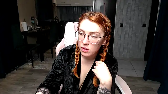 Reginasmilee online show from April 17, 2:35 am