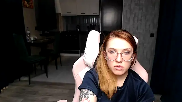 Reginasmilee online show from November 8, 4:50 am