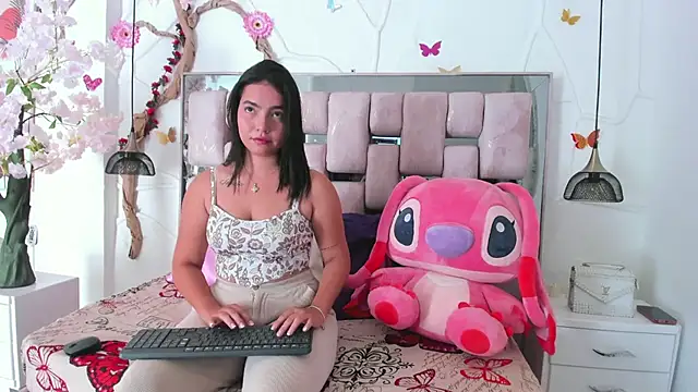 liawells  online show from June 25, 1:24 pm