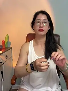 weiwei103 online show from June 30, 2:05 pm