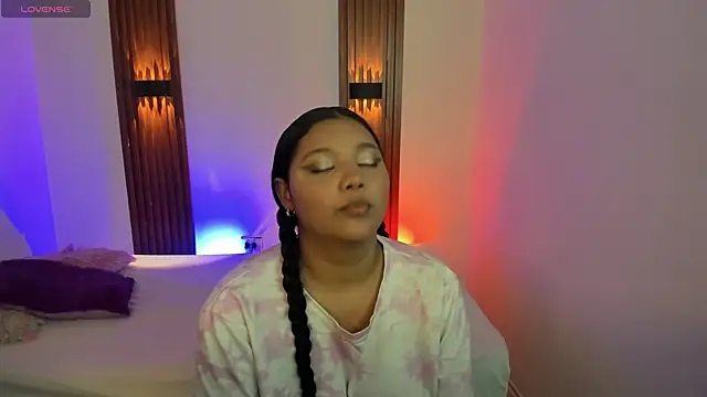 IslaPearl online show from June 28, 4:57 pm